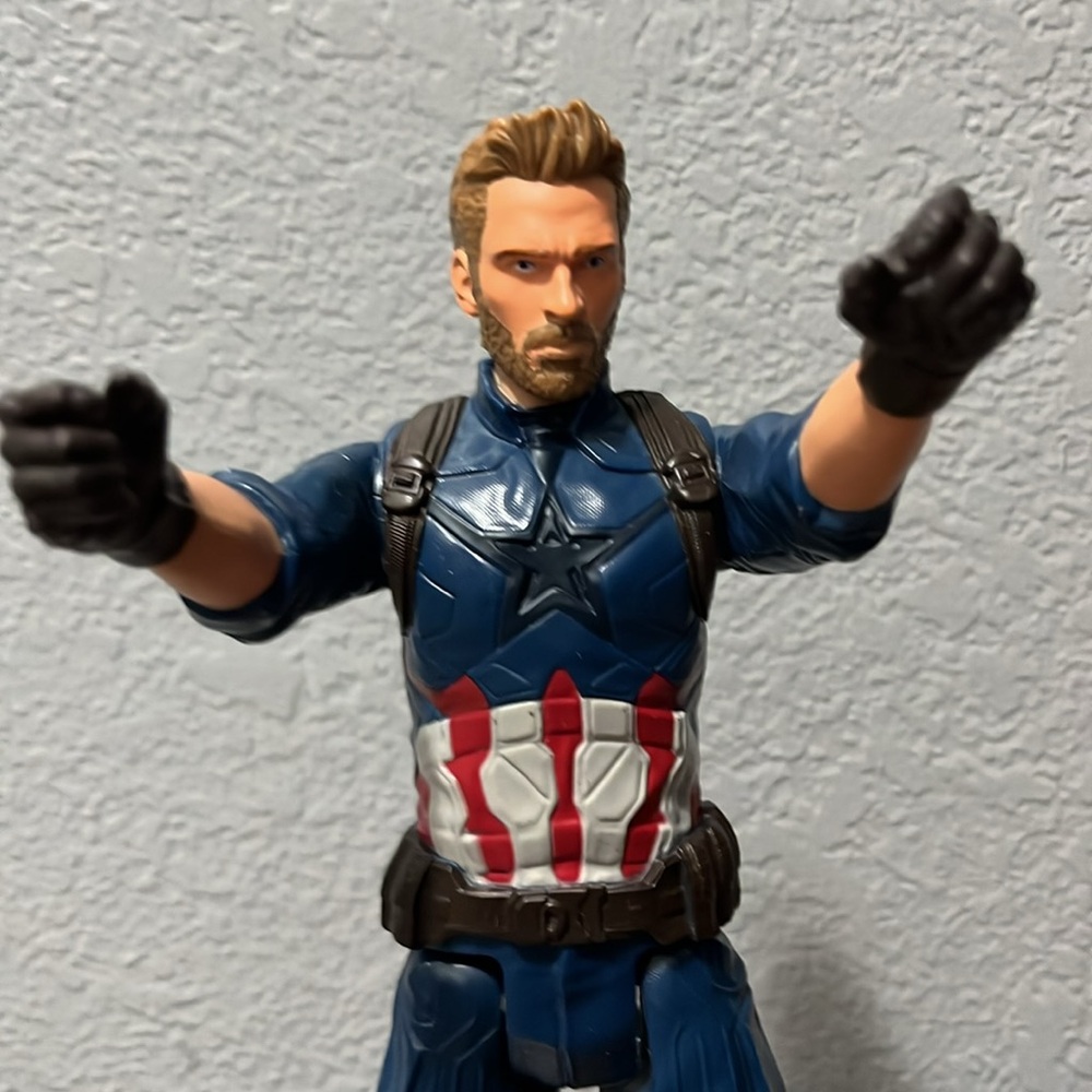 Captain America large figure/ No shield Included - Picture 2 of 7